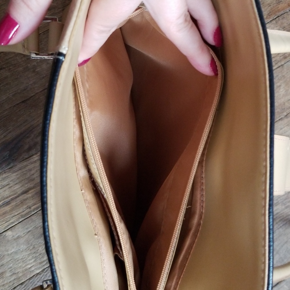 Bestini Paris Black and Tan Foldover Purse - Picture 7 of 8